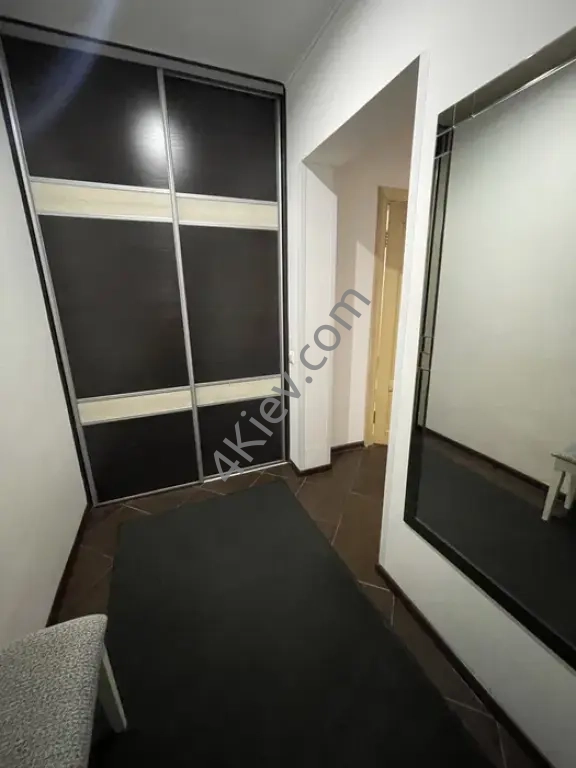 Продам квартиру з ремонтом і меблями