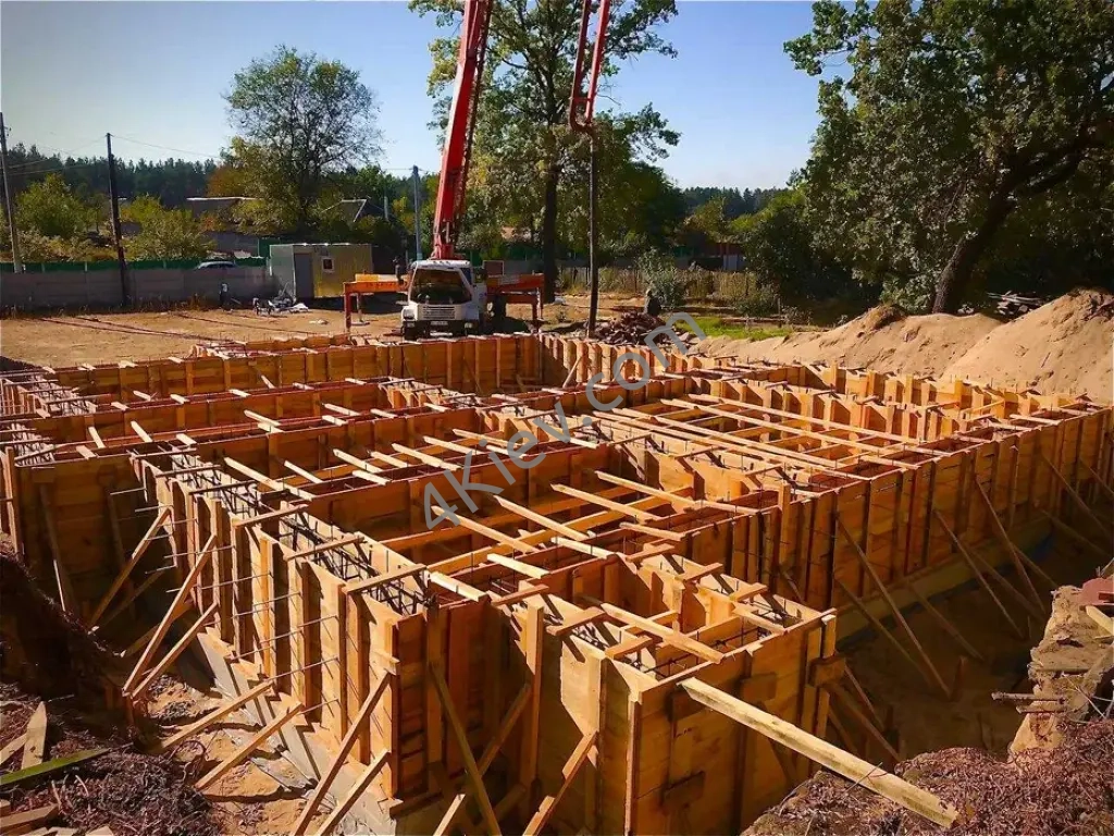 Заливка фундаментів / Будівництво фундамента під ключ