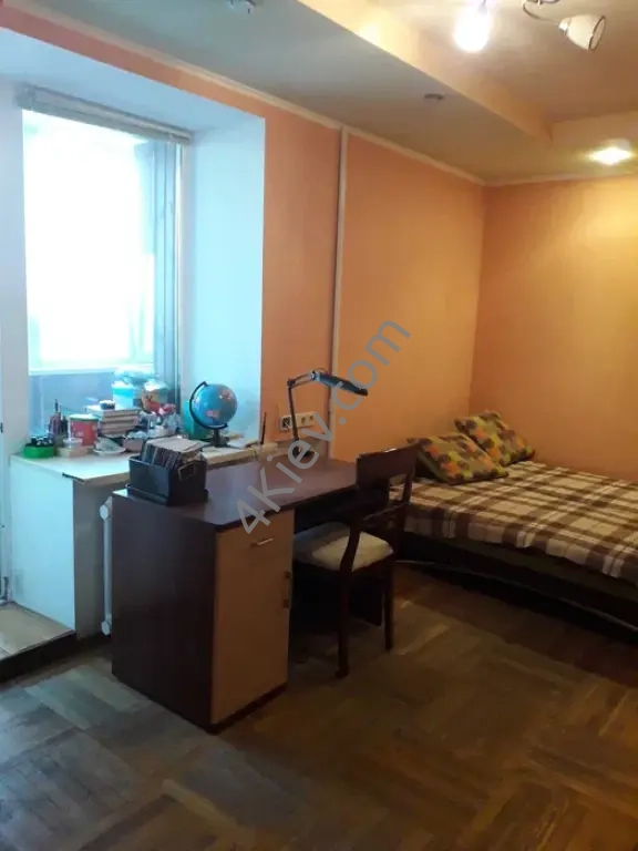 Здається кімната подобово