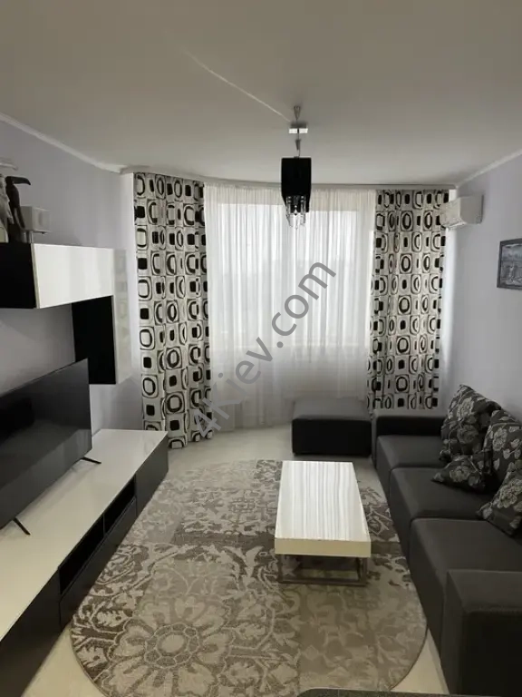 Продам квартиру з ремонтом і меблями