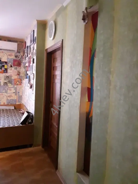 Здається кімната подобово