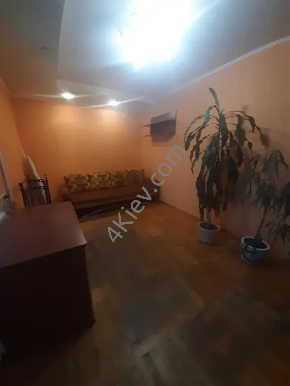 Здається кімната подобово