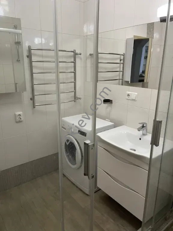 Продам квартиру з ремонтом і меблями