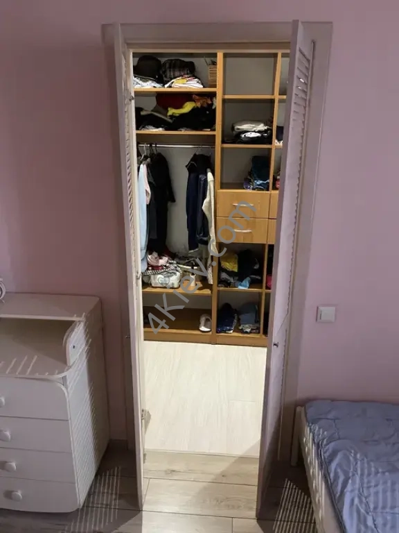 Продам квартиру з ремонтом і меблями