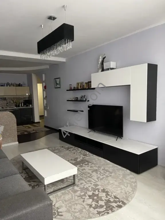 Продам квартиру з ремонтом і меблями