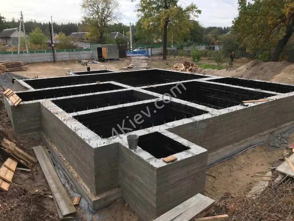 Заливка фундаментів / Будівництво фундамента під ключ