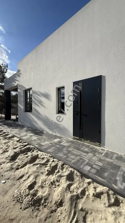 Сучасний будинок у Гореничах біля лісу