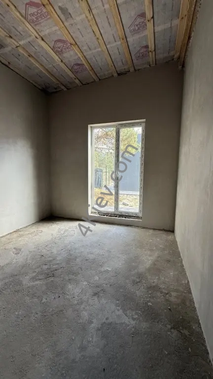 Сучасний будинок у Гореничах біля лісу