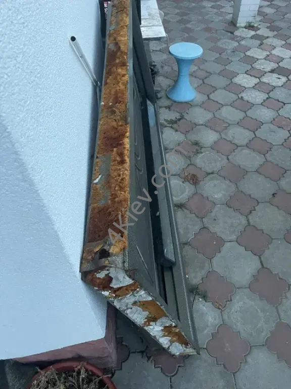 Металеві двері вхідні вуличні