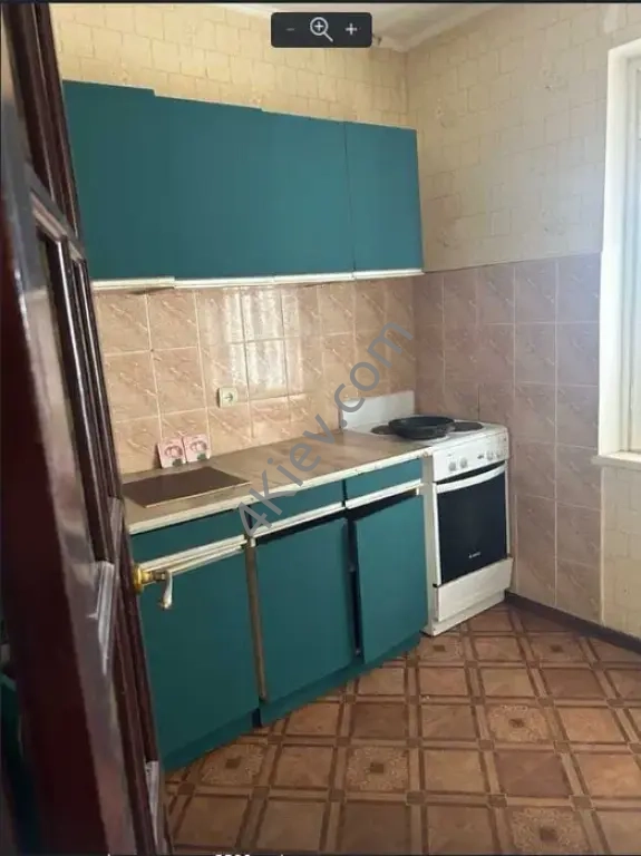 ухня з електроплитою і раковиною