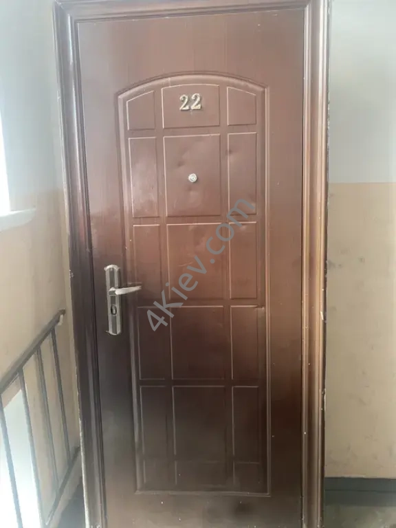 Продаються вхідні двері з коробкою