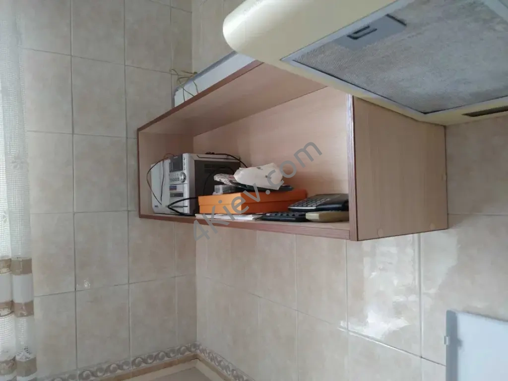 Кухонні шафки зі столешнею та верхньою полицею