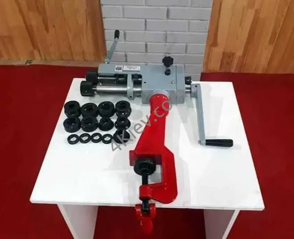 Ручний відбортовочний верстат