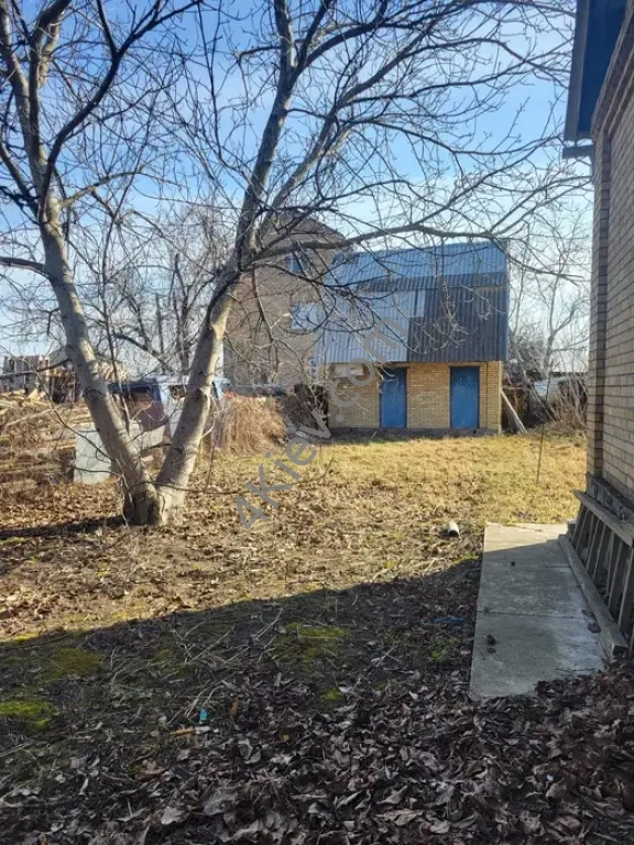 Добротний будинок з ділянкою 10 соток