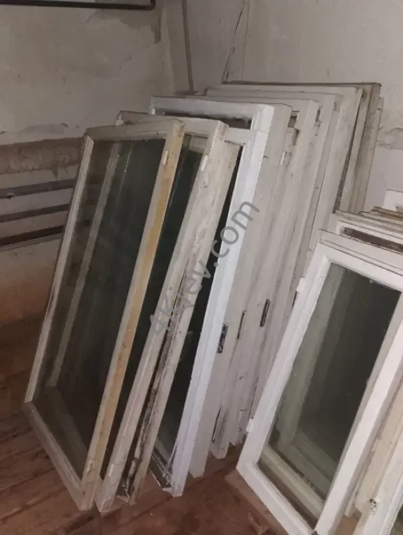 Вікна скло 3 мм розмір 0.96 м *1.375м