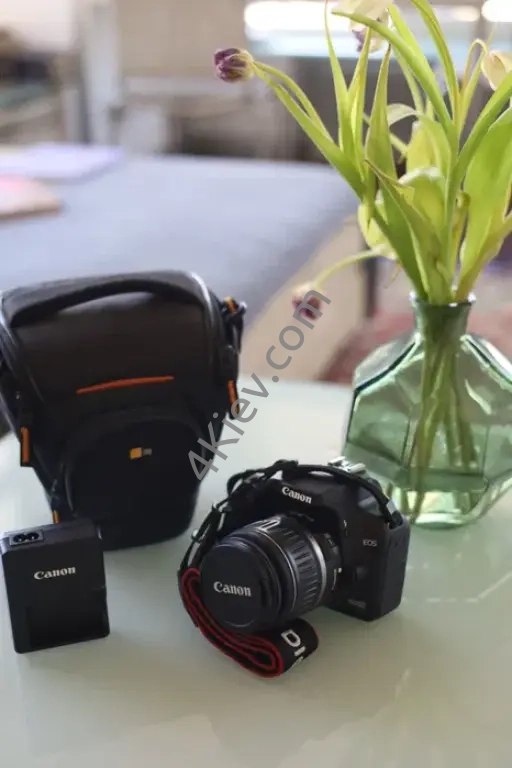 Фотоапарат Canon EOS 1000D в чудовому стані