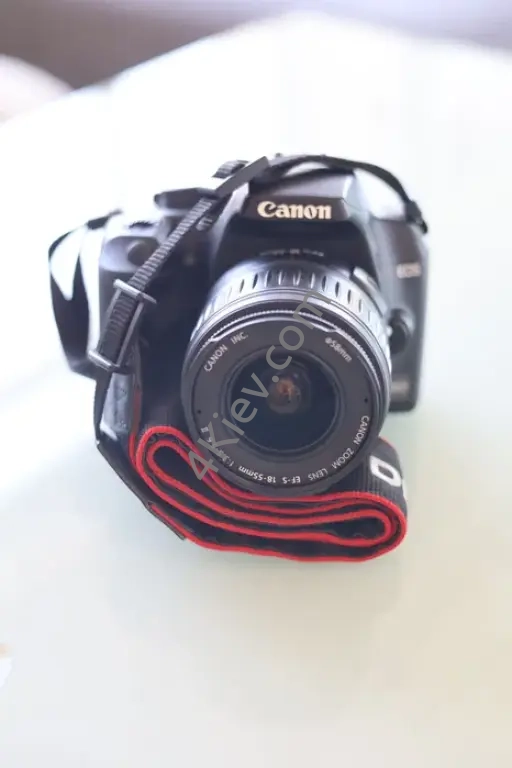 Фотоапарат Canon EOS 1000D в чудовому стані