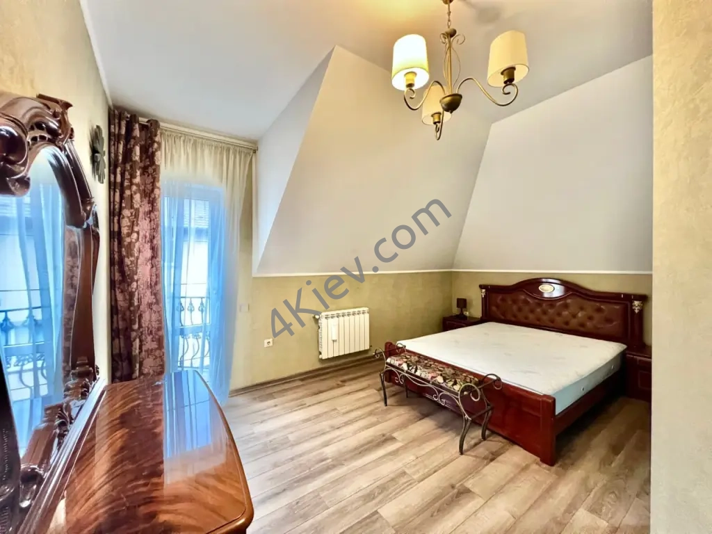 Затишний будинок з ремонтом у Гостомелі