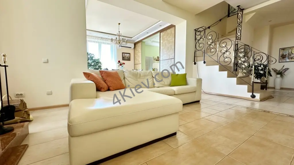 Будинок з ремонтом в живописній локації