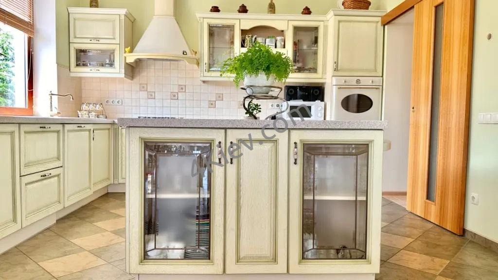 Будинок з ремонтом в живописній локації