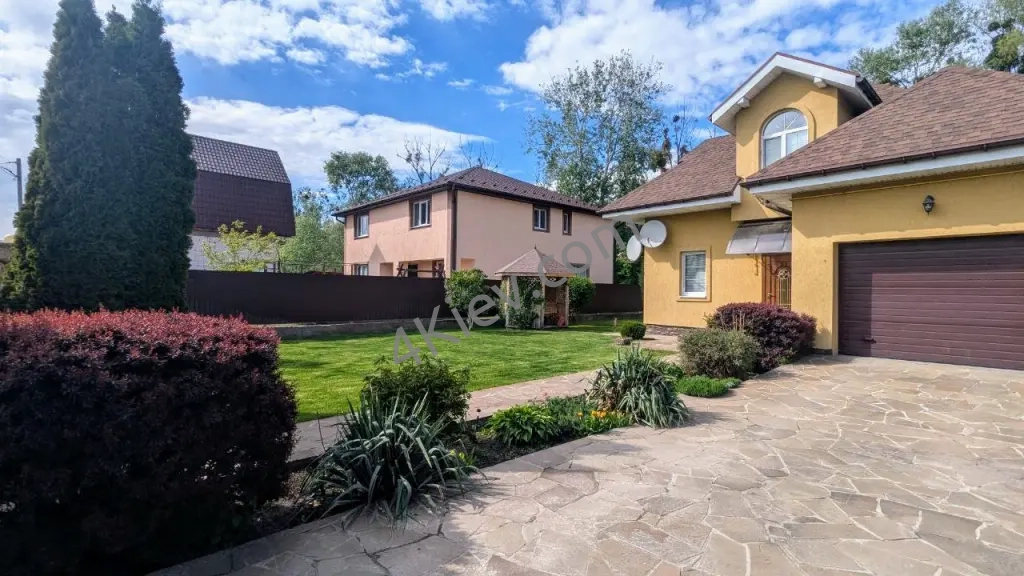 Затишний будинок з ремонтом у Гостомелі