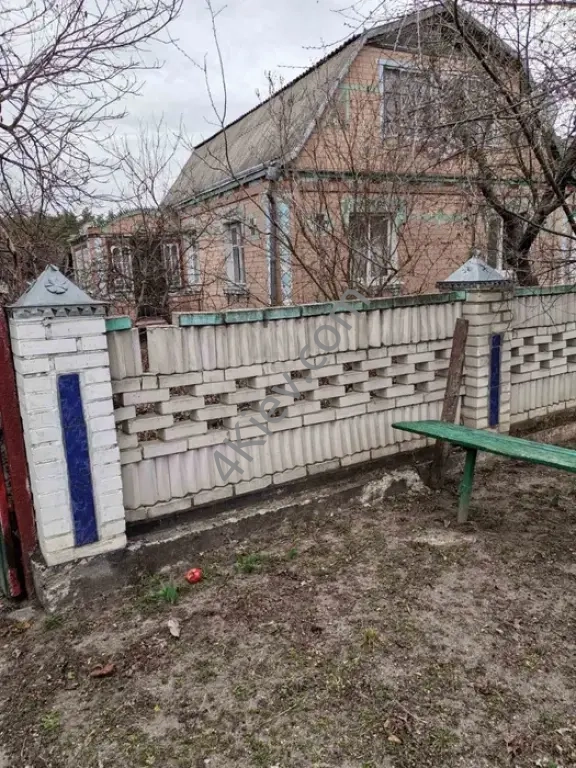 Житловий будинок біля лісу