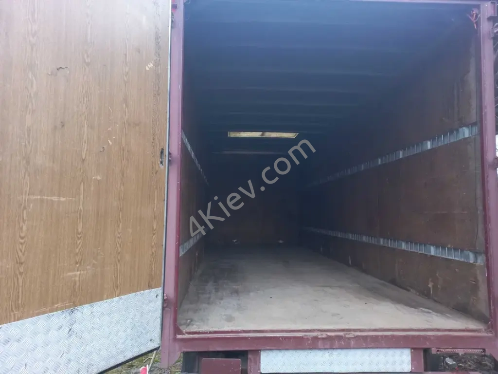 Вантажний причіп