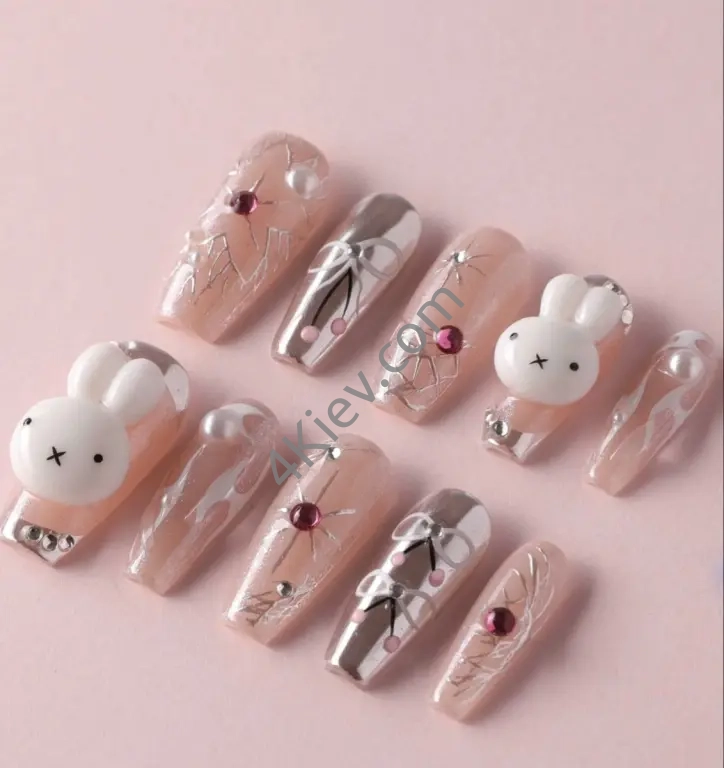 Накладні нігті з кроликом