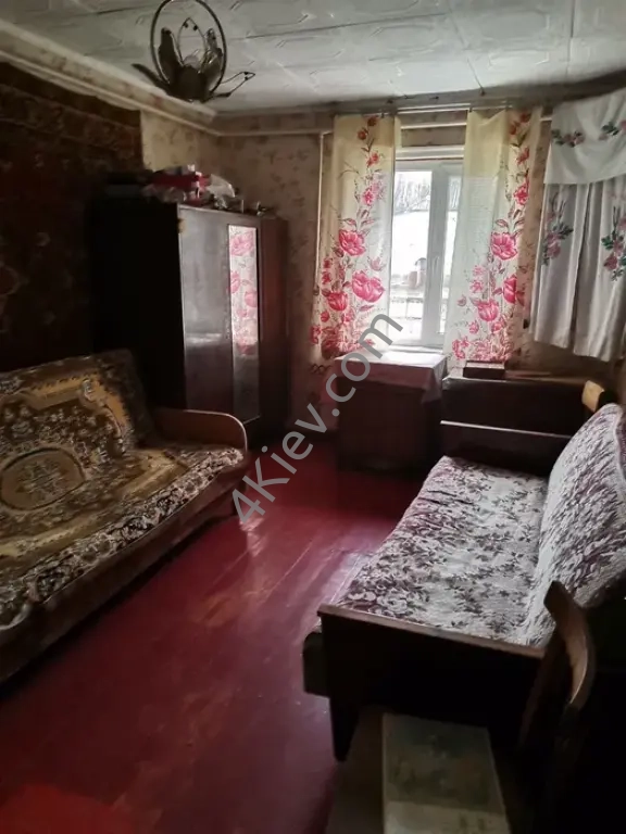 Житловий будинок біля лісу