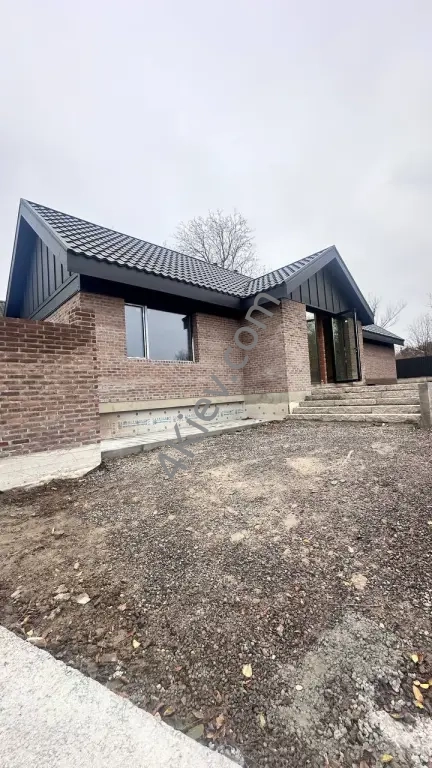 Новий сучасний одноповерховий будинок у Гореничах