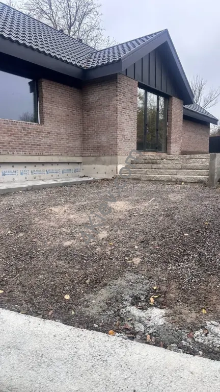 Новий сучасний одноповерховий будинок у Гореничах