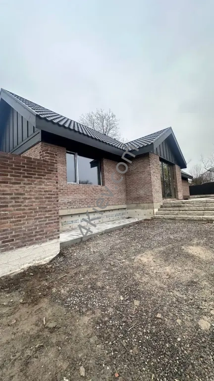 Новий сучасний одноповерховий будинок у Гореничах