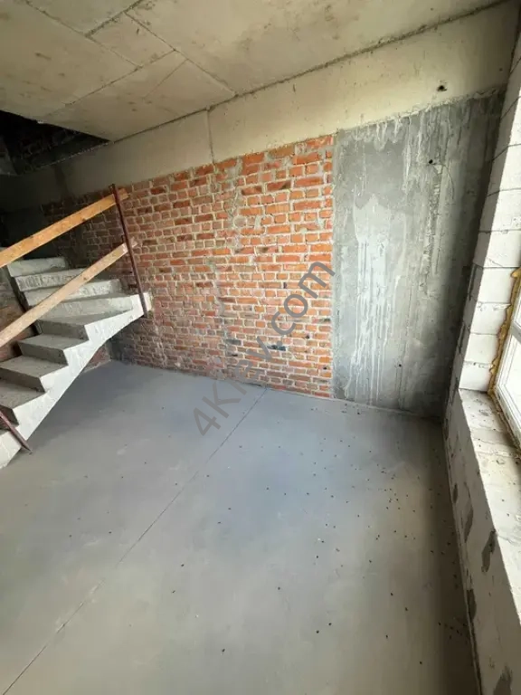 Дворівнева трикімнатна квартира