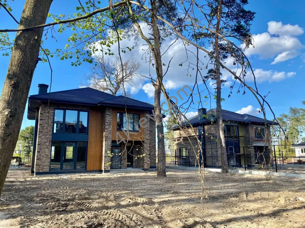 Cтильний двоповерховий будинок