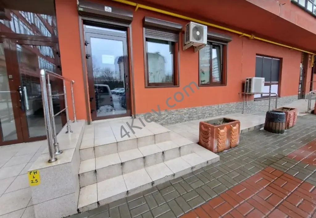 Продам нежитлове, метро Академмістечко Під магазин офіс, квартиру, салон студію