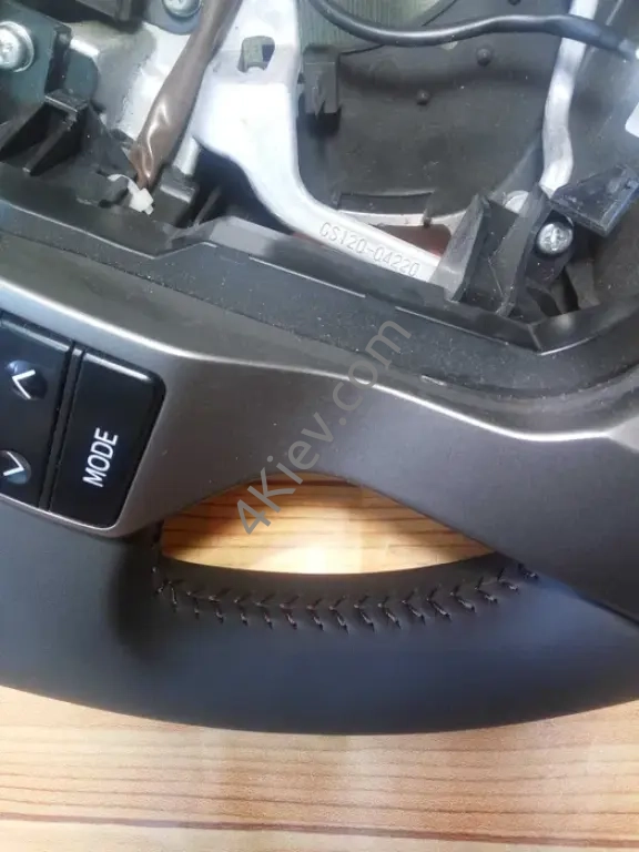 Перетяжка руля кожей. Киев.