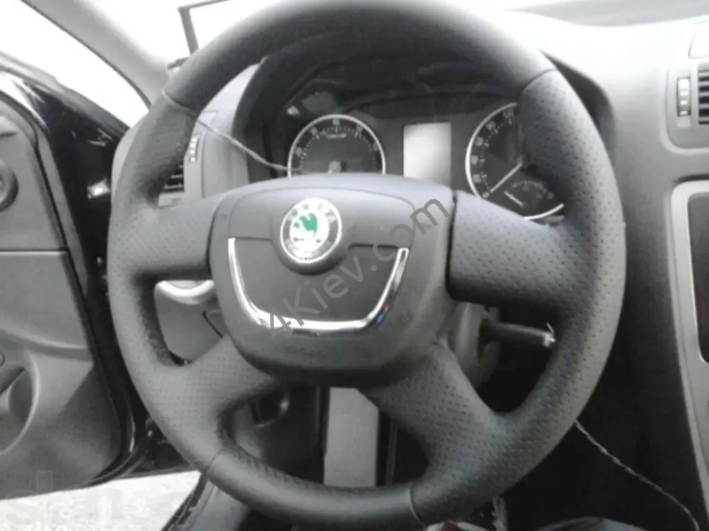 Перетяжка руля кожей. Киев.