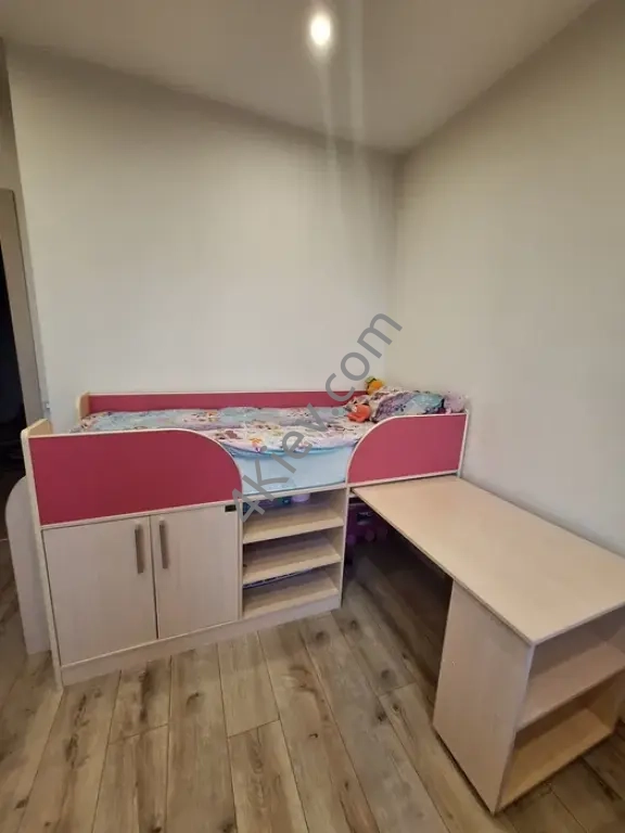 Продається гарне ліжко -трансформер для дівчинки