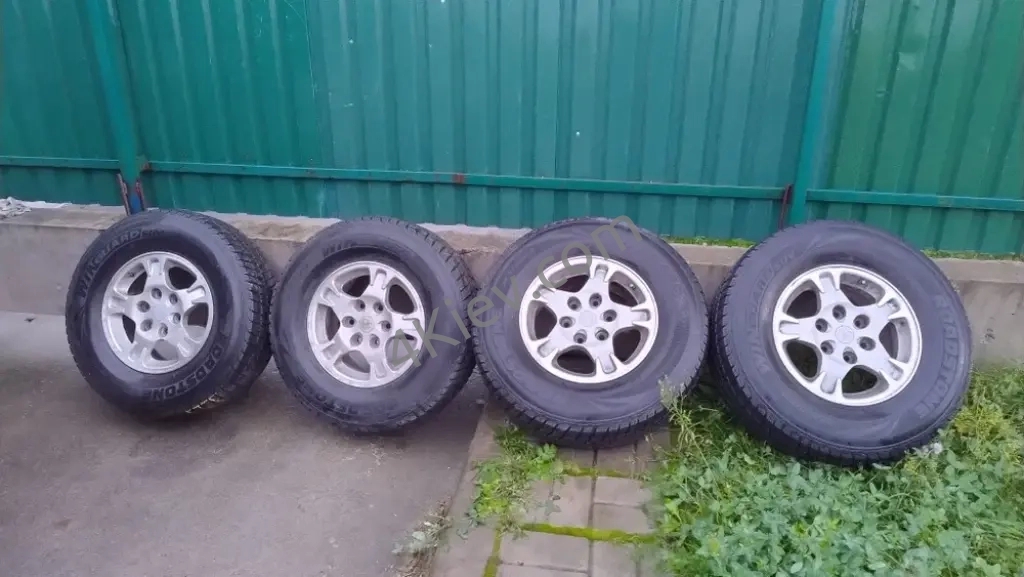 Диски з зимовою резиною 265/70/R16