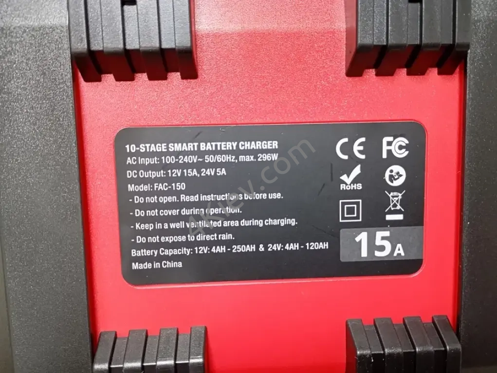 Імпульсний зарядний пристрій Foxsur 12V- 15 A