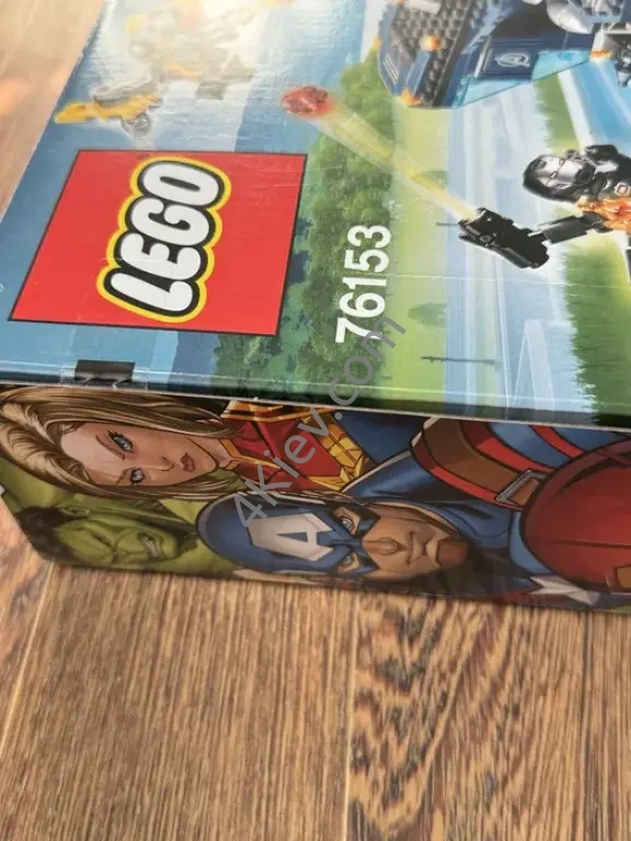 КОНСТРУКТОР LEGO Super Heroes Helicarrier 76153