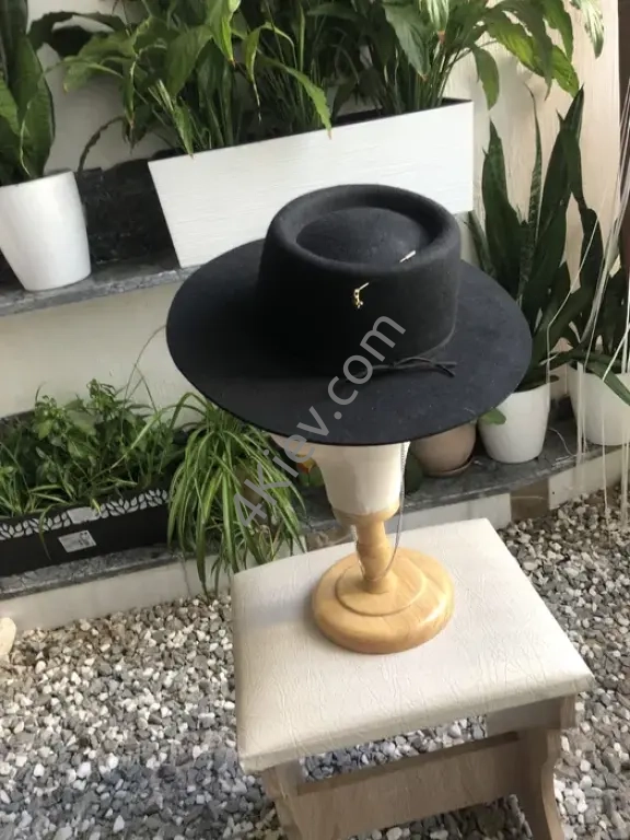 Капелюх з натурального фетру в асортименті