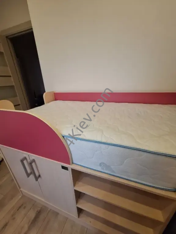 Продається гарне ліжко -трансформер для дівчинки