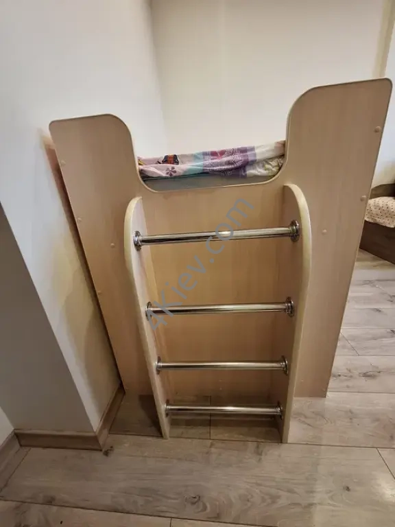 Продається гарне ліжко -трансформер для дівчинки