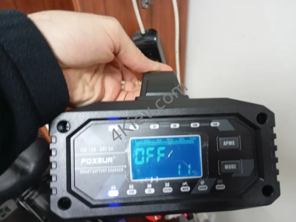 Імпульсний зарядний пристрій Foxsur 12V- 15 A