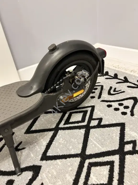Електросамокат Xiaomi Mi Electric Scooter Essential