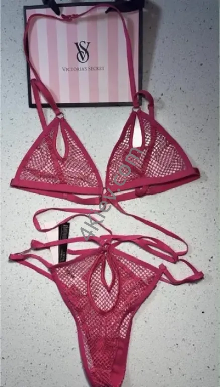 Нижня білизна Victoria’s Secret