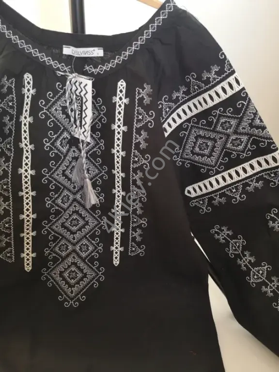Натуральна жіноча вишиванка L/XL