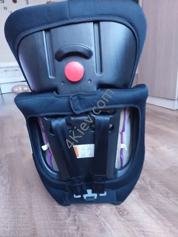 Автокрісло RIVA